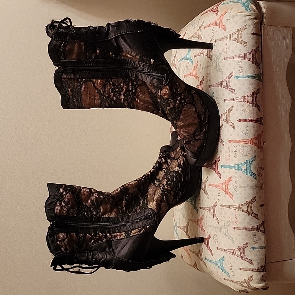 Black lace heels and shirt